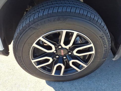 Certified 2025 GMC Sierra 1500 AT4 w/ AT4 Premium Package image 9