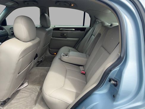 Used 2008 Lincoln Town Car Signature Limited RWD image 22