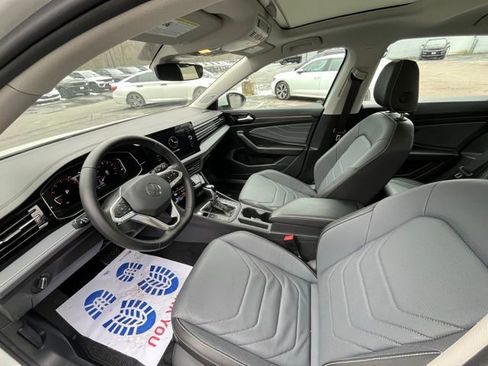 Certified 2025 Volkswagen Jetta SEL image 29