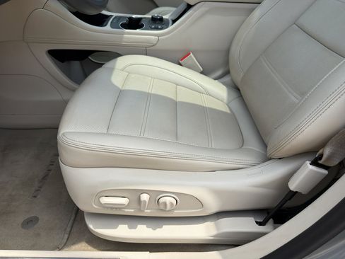 Used 2023 GMC Acadia Denali w/ Denali Ultimate Package FWD image 23