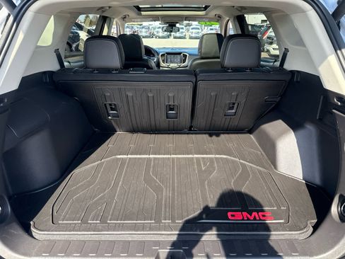 Used 2023 GMC Terrain Denali w/ Denali Premium Package AWD/4WD image 11