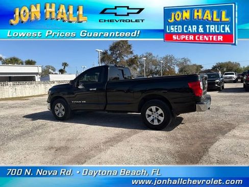 Used 2018 Nissan Titan SV image 6