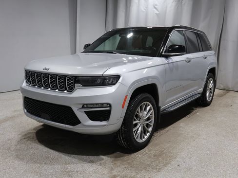 Used 2022 Jeep Grand Cherokee Summit w/ Adv Protech Group IV AWD/4WD image 7