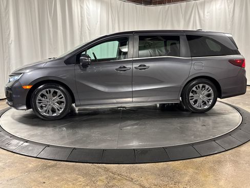 Used 2025 Honda Odyssey Touring image 8