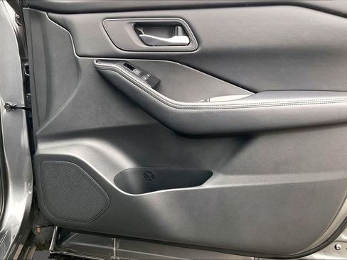 Used 2025 Nissan Rogue SV image 23