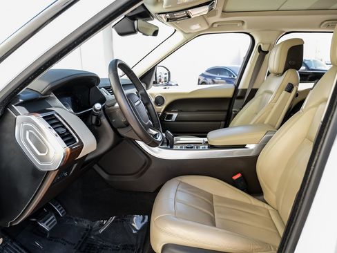 Used 2019 Land Rover Range Rover Sport HSE image 4