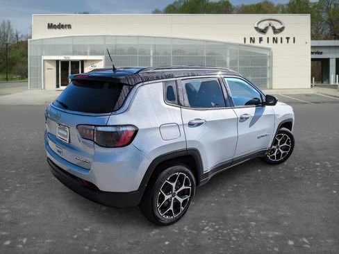 Used 2025 Jeep Compass Limited AWD/4WD image 4