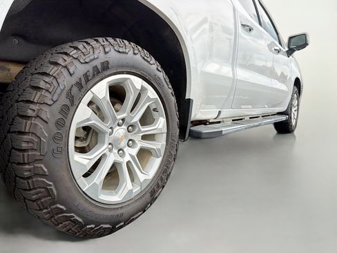 Used 2024 Chevrolet Silverado 1500 LTZ AWD/4WD image 11
