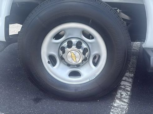 Used 2025 Chevrolet Express 3500 LT w/ LT Preferred Equipment Group RWD image 9