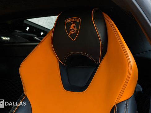 Used 2022 Lamborghini Huracan EVO RWD image 22