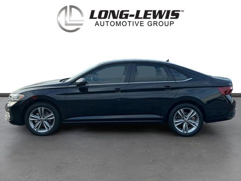 Used 2024 Volkswagen Jetta SE w/ Panoramic Sunroof Package image 2