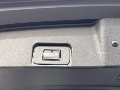Used 2025 Nissan Rogue SV FWD image 23