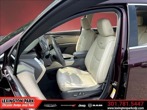 Used 2018 Cadillac XT5 Premium Luxury FWD image 19