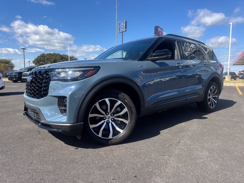 Used 2025 Ford Explorer ST-Line AWD/4WD image 1