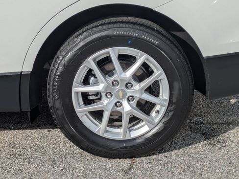 Certified 2022 Chevrolet Equinox LS w/ LS Convenience Package image 9