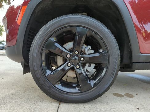 Used 2024 Jeep Grand Cherokee Altitude AWD/4WD image 27
