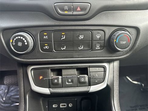 Used 2024 GMC Terrain SLE image 17