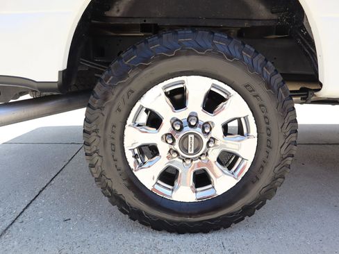 Used 2019 Ford F250 Lariat w/ Chrome Package image 35