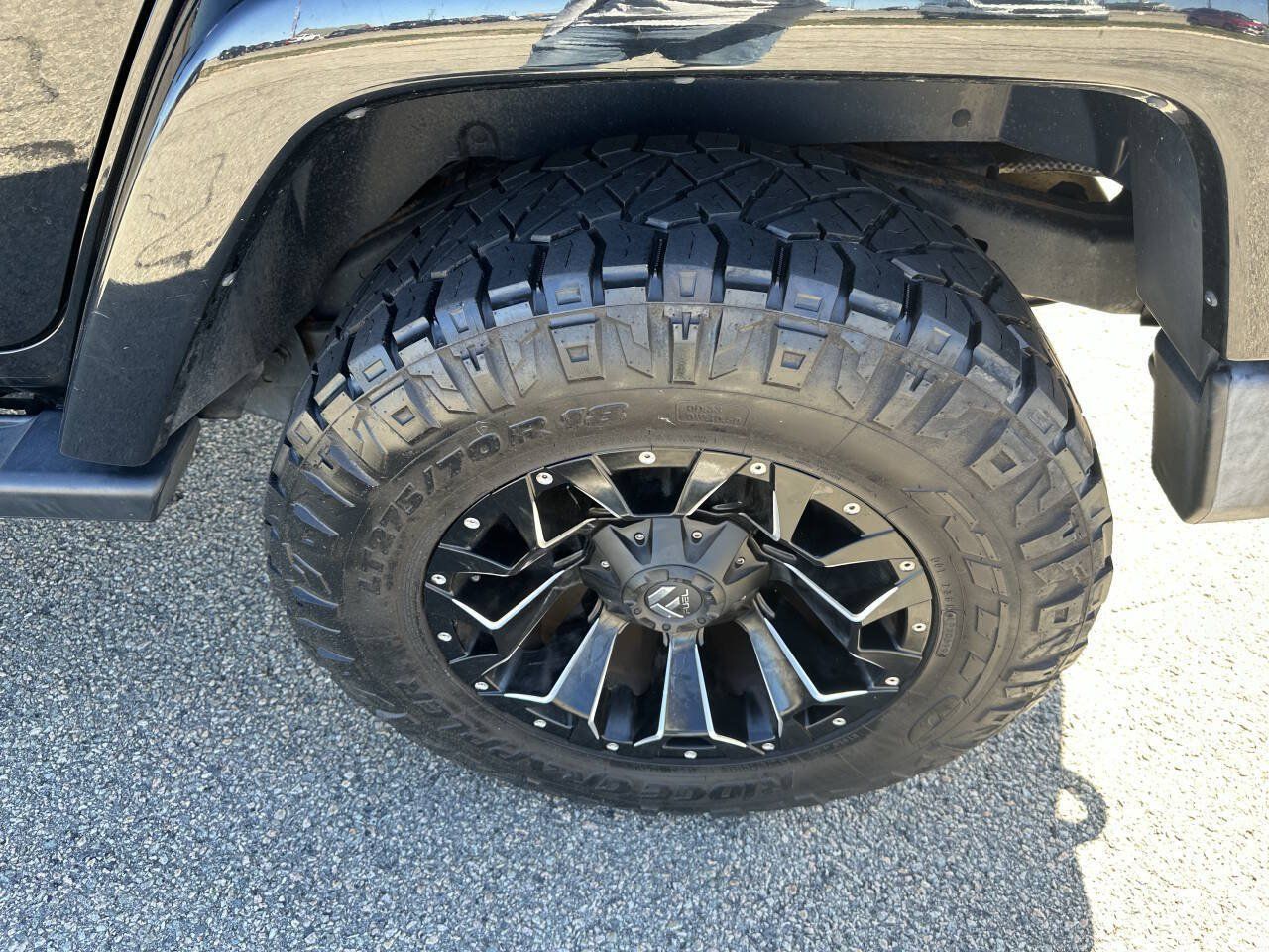 Used 2016 Jeep Wrangler Unlimited Sahara w/ Dual Top Group AWD/4WD image 25