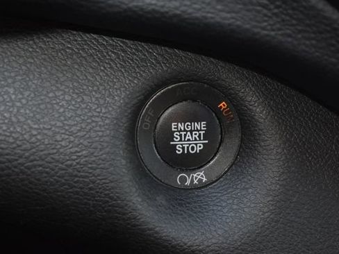 Used 2019 Jeep Cherokee Latitude Plus AWD/4WD image 25