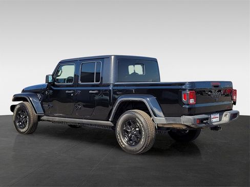 Used 2023 Jeep Gladiator Willys image 6