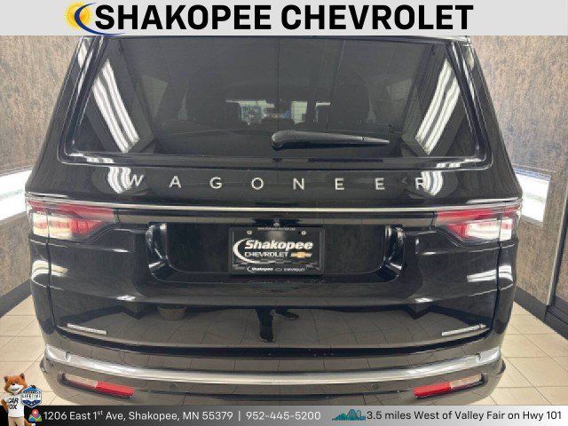 Used 2023 Jeep Wagoneer L Series III w/ Convenience Group I AWD/4WD image 3