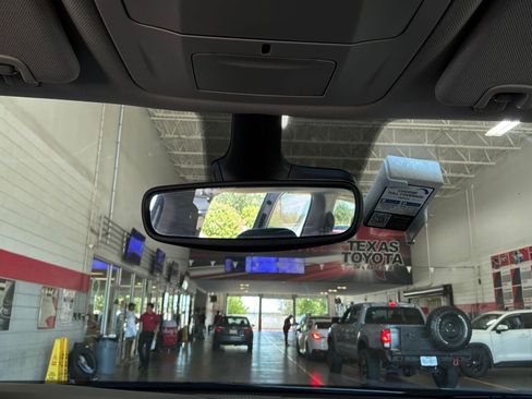 Used 2024 Chrysler Voyager LX FWD image 19