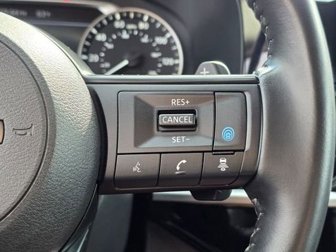 Used 2025 Nissan Pathfinder SV FWD image 28