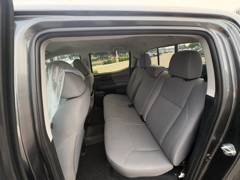 Used 2019 Toyota Tacoma SR AWD/4WD image 17