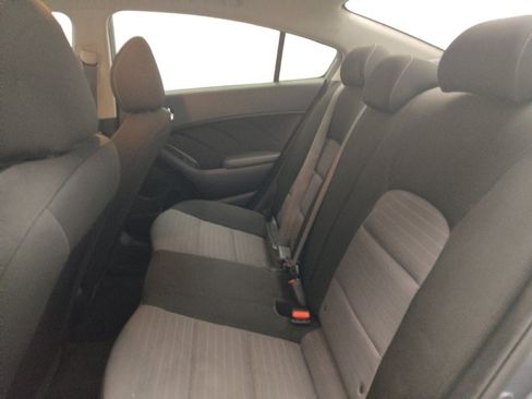 Used 2018 Kia Forte S w/ S Technology Plus Package FWD image 18