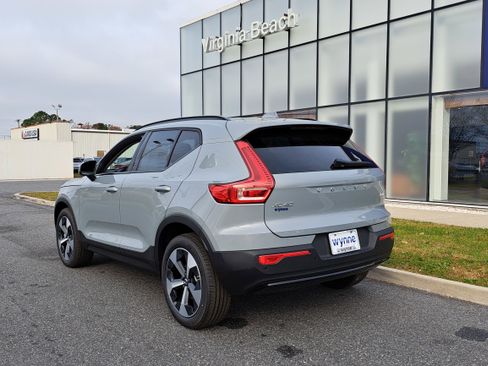 New 2026 Volvo XC40 B4 Core image 4
