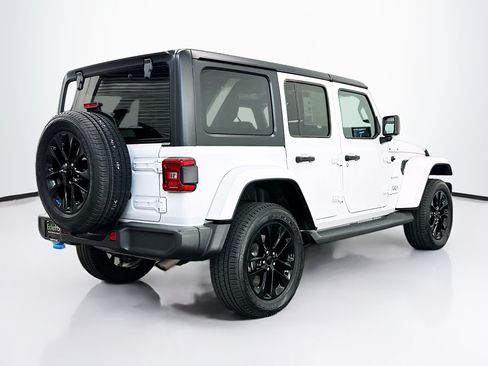 Used 2023 Jeep Wrangler Unlimited Sahara w/ Cold Weather Group AWD/4WD image 9