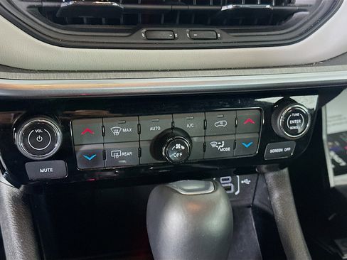 Used 2025 Jeep Compass Limited image 23