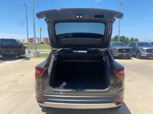 Used 2024 Chevrolet Trax LT FWD image 4