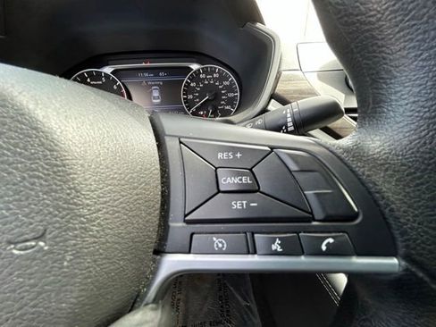 Used 2023 Nissan Altima 2.5 SV FWD image 14