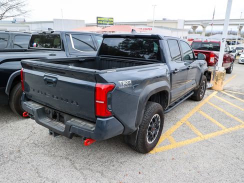 Used 2024 Toyota Tacoma TRD Off-Road image 8