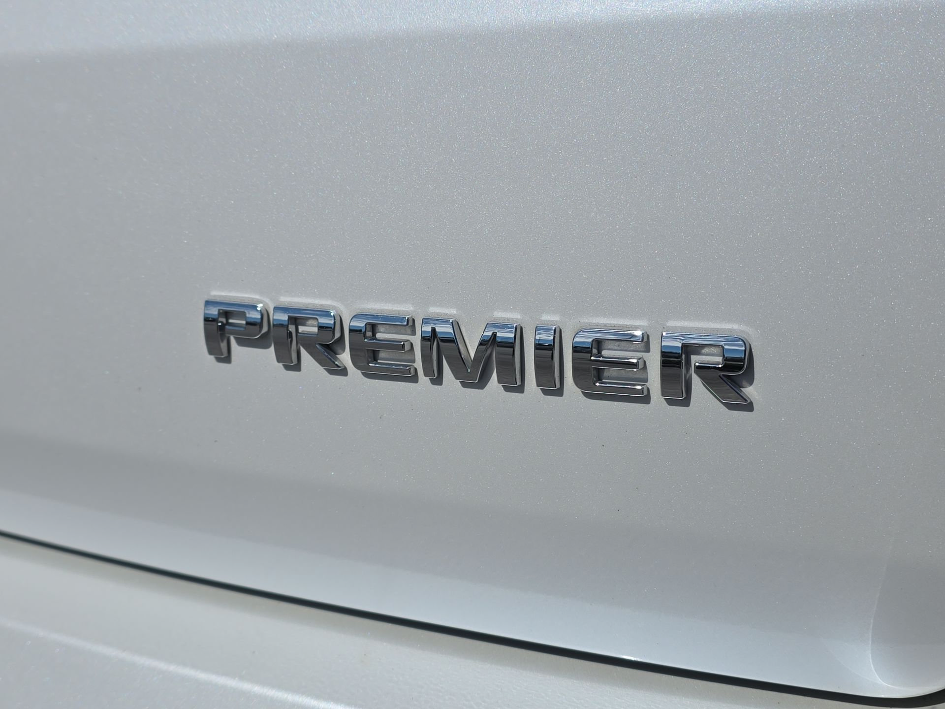 Used 2022 Chevrolet Traverse Premier AWD/4WD image 17