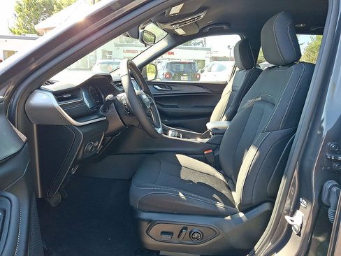 Used 2024 Jeep Grand Cherokee Laredo w/ Luxury Tech Group I AWD/4WD image 14