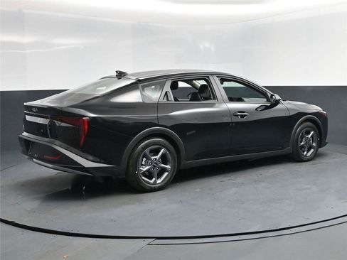 New 2025 Kia K4 LXS image 4