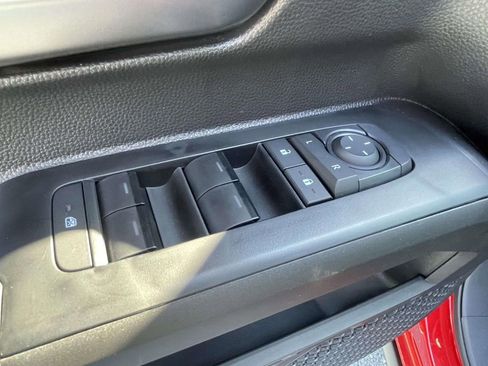 Used 2025 Toyota Tacoma TRD Sport AWD/4WD image 16
