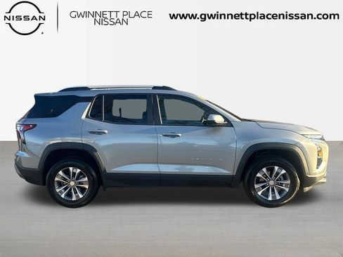 Used 2025 Chevrolet Equinox LT w/ Convenience Package II image 4