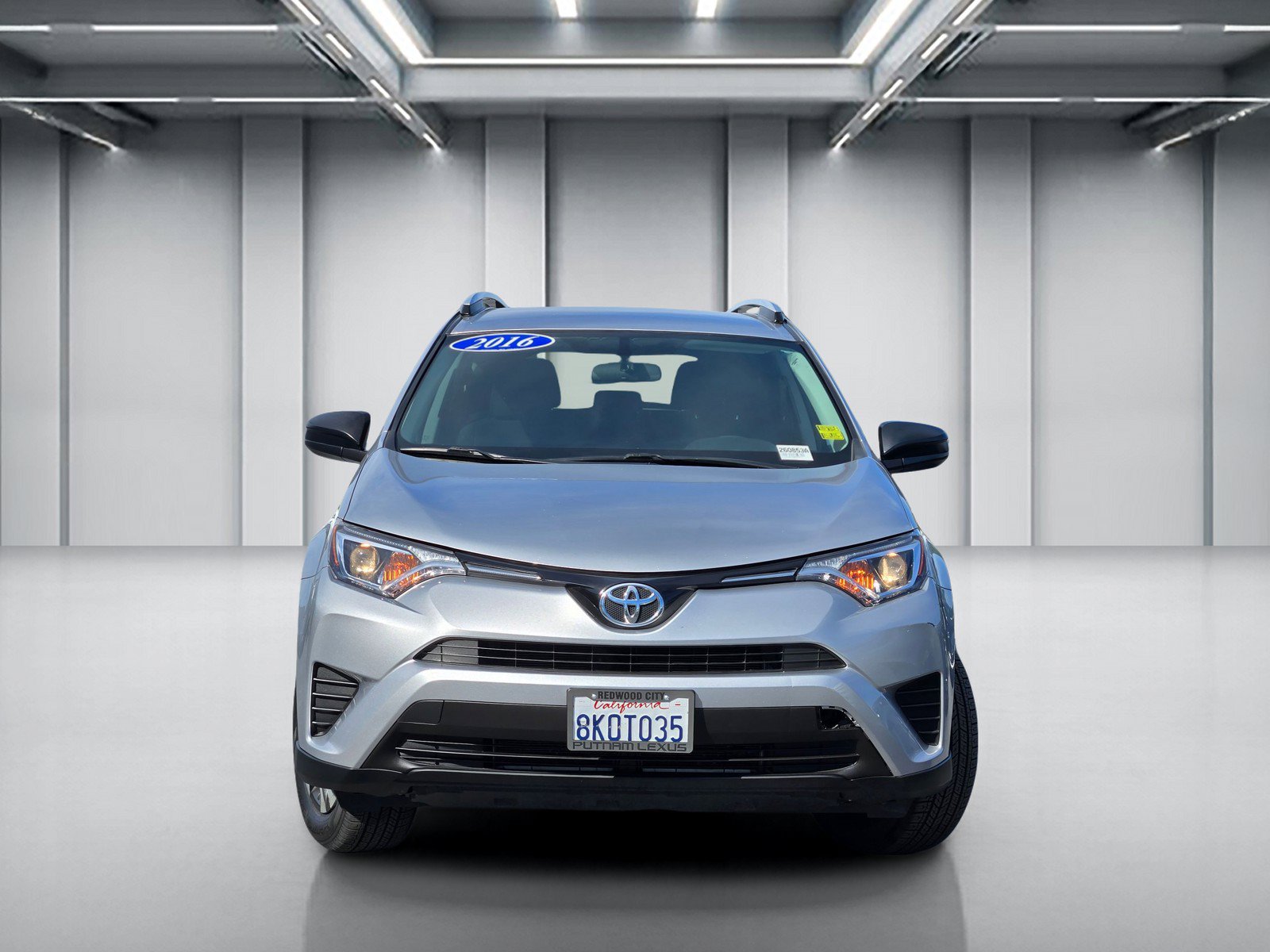 Used 2016 Toyota RAV4 LE FWD image 2