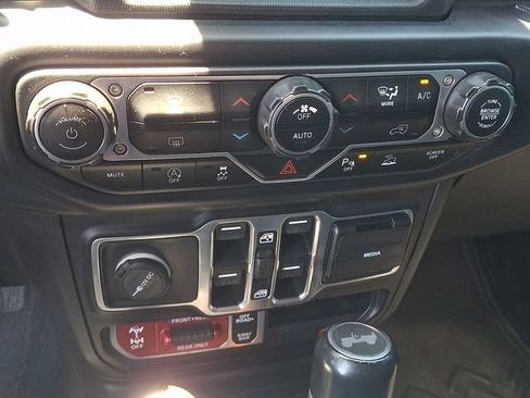 Used 2022 Jeep Wrangler Unlimited Rubicon w/ Safety Group AWD/4WD image 15