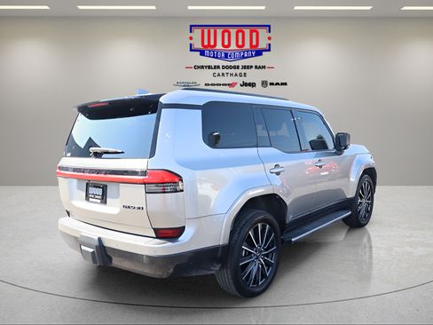 Used 2024 Lexus GX 550 w/ Accessory Package (2T) AWD/4WD image 3