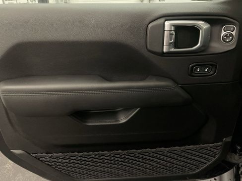 Used 2023 Jeep Wrangler Altitude image 16