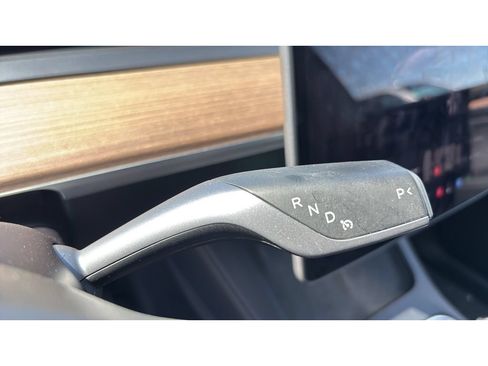 Used 2024 Tesla Model Y Long Range AWD/4WD image 17