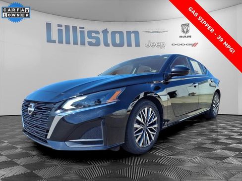Used 2023 Nissan Altima 2.5 SV image 3