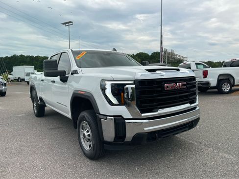 Used 2024 GMC Sierra 2500 Pro AWD/4WD image 3