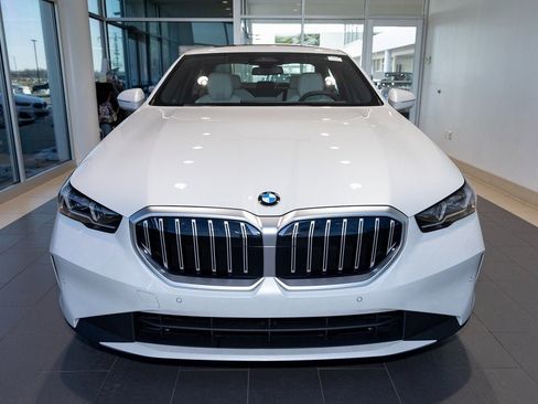New 2025 BMW 530i xDrive 530i xDrive image 2