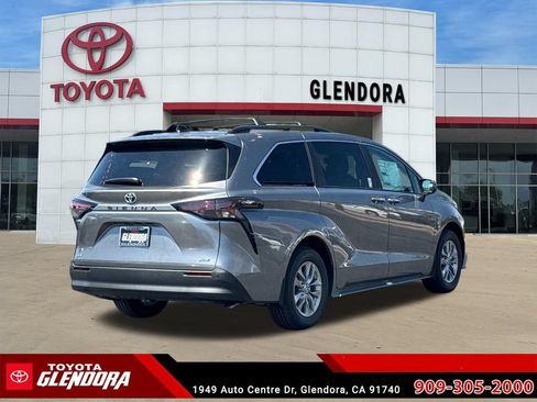 New 2026 Toyota Sienna XLE FWD image 12